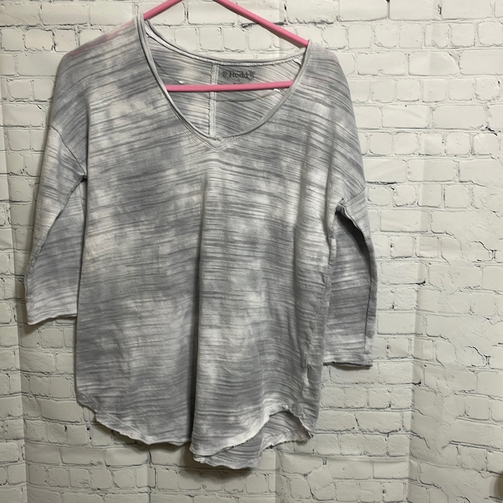 Top quarter length sleeves